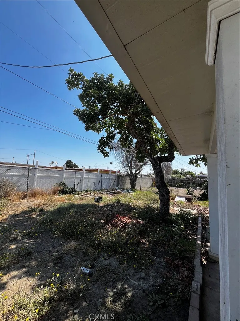 1609 W 166th Compton, CA 90220