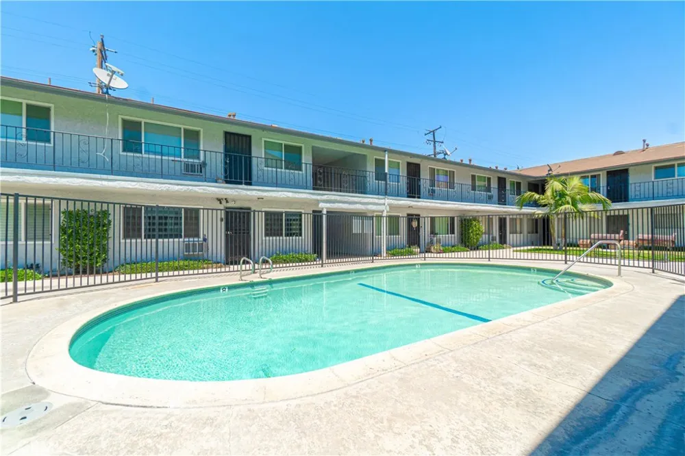 2890 E Artesia #60 Long Beach, CA 90805