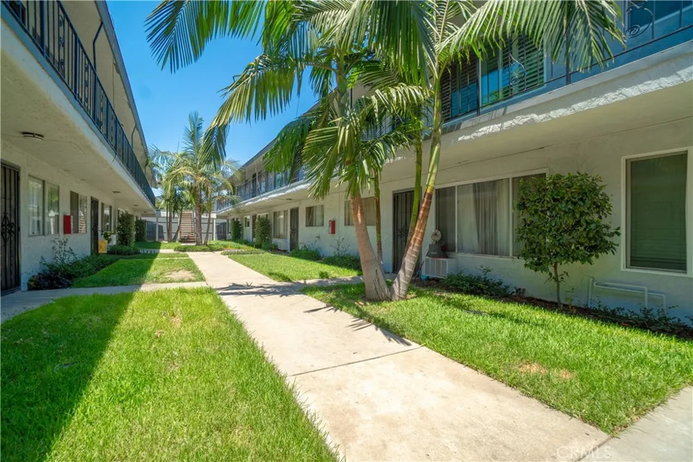 2890 E Artesia #60 Long Beach, CA 90805