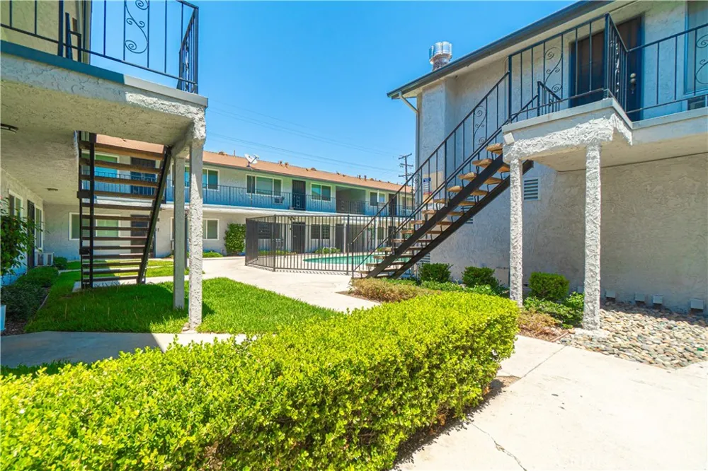 2890 E Artesia #60 Long Beach, CA 90805