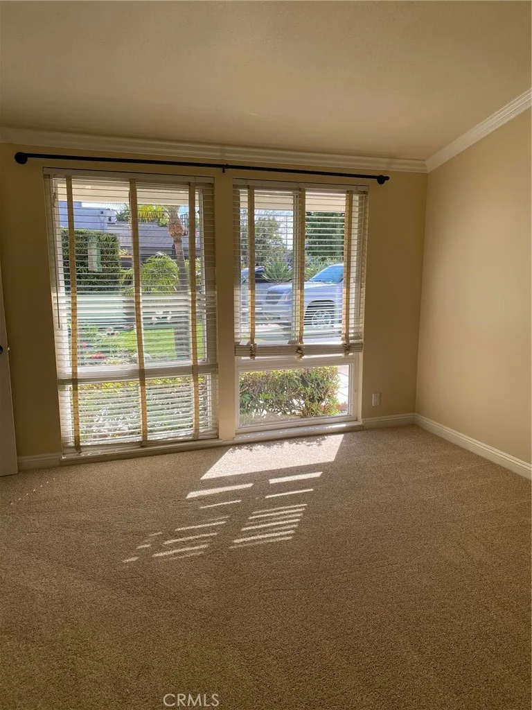 3352 Rowena Los Alamitos, CA 90720