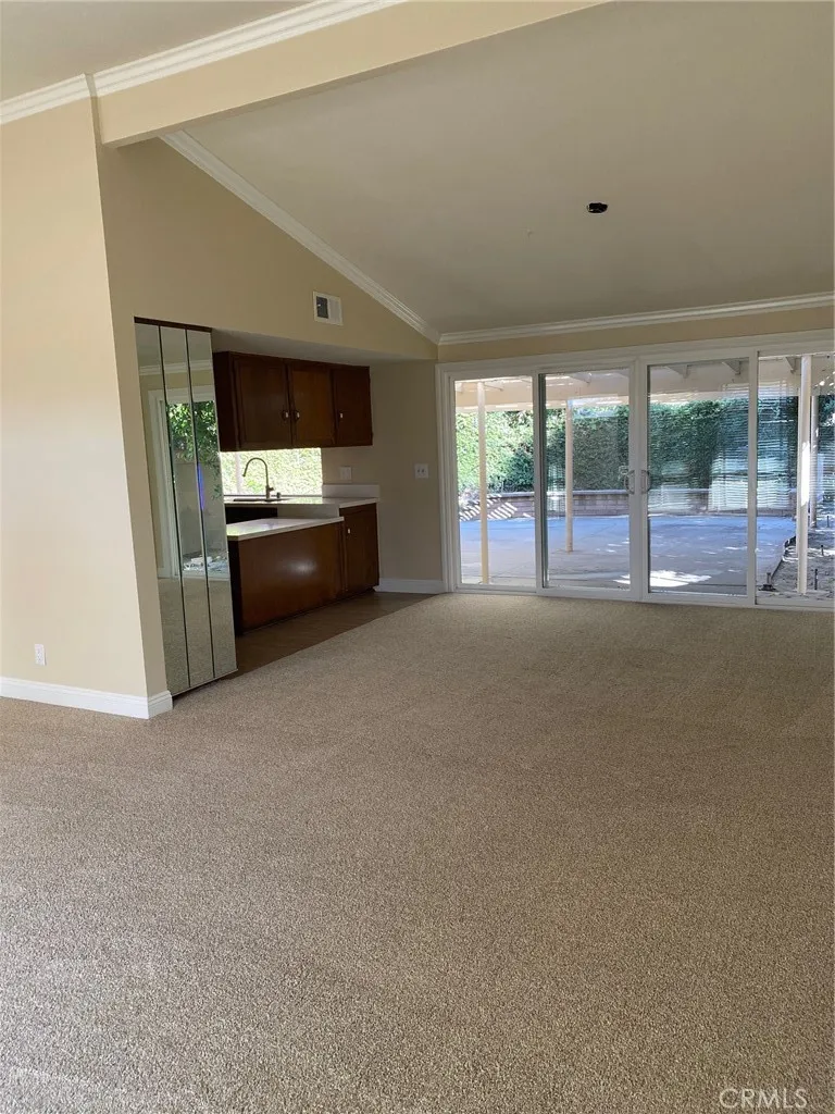 3352 Rowena Los Alamitos, CA 90720