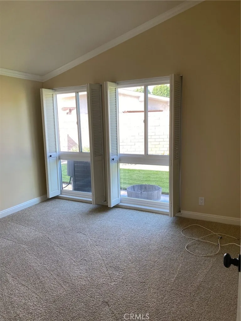 3352 Rowena Los Alamitos, CA 90720
