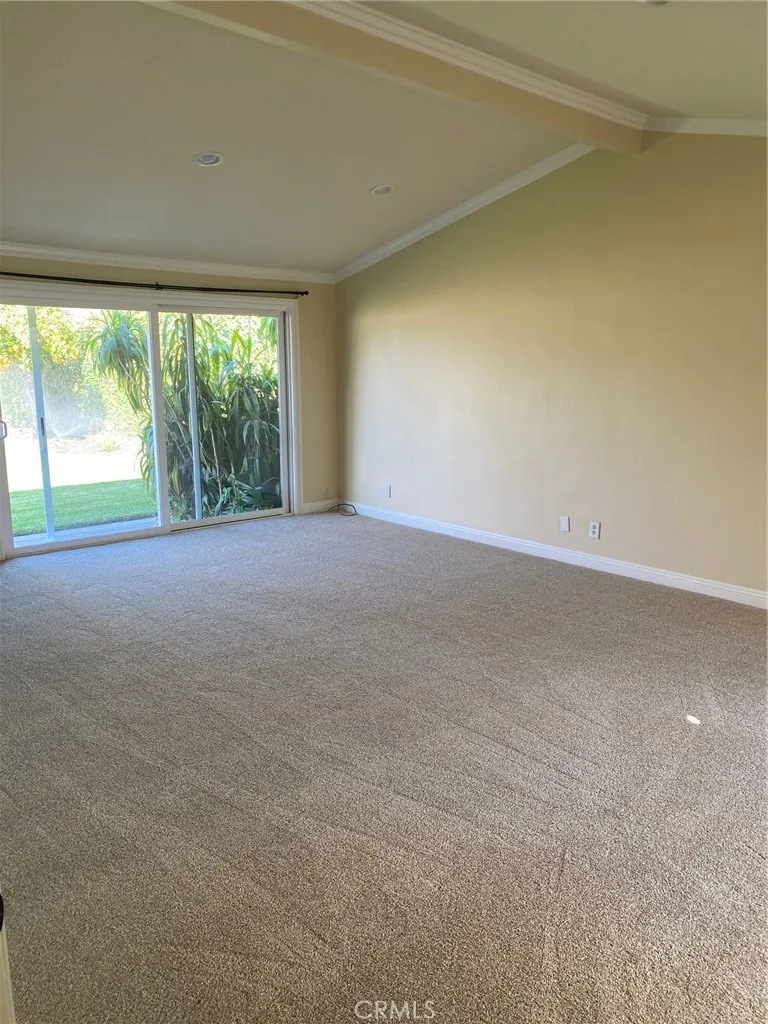 3352 Rowena Los Alamitos, CA 90720