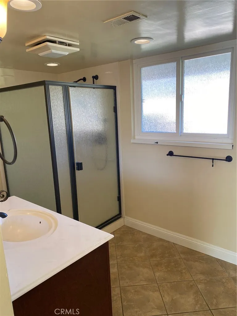 3352 Rowena Los Alamitos, CA 90720