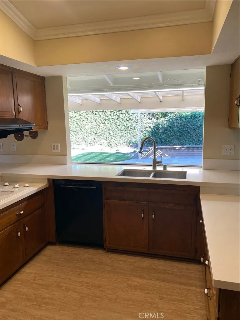 3352 Rowena Los Alamitos, CA 90720