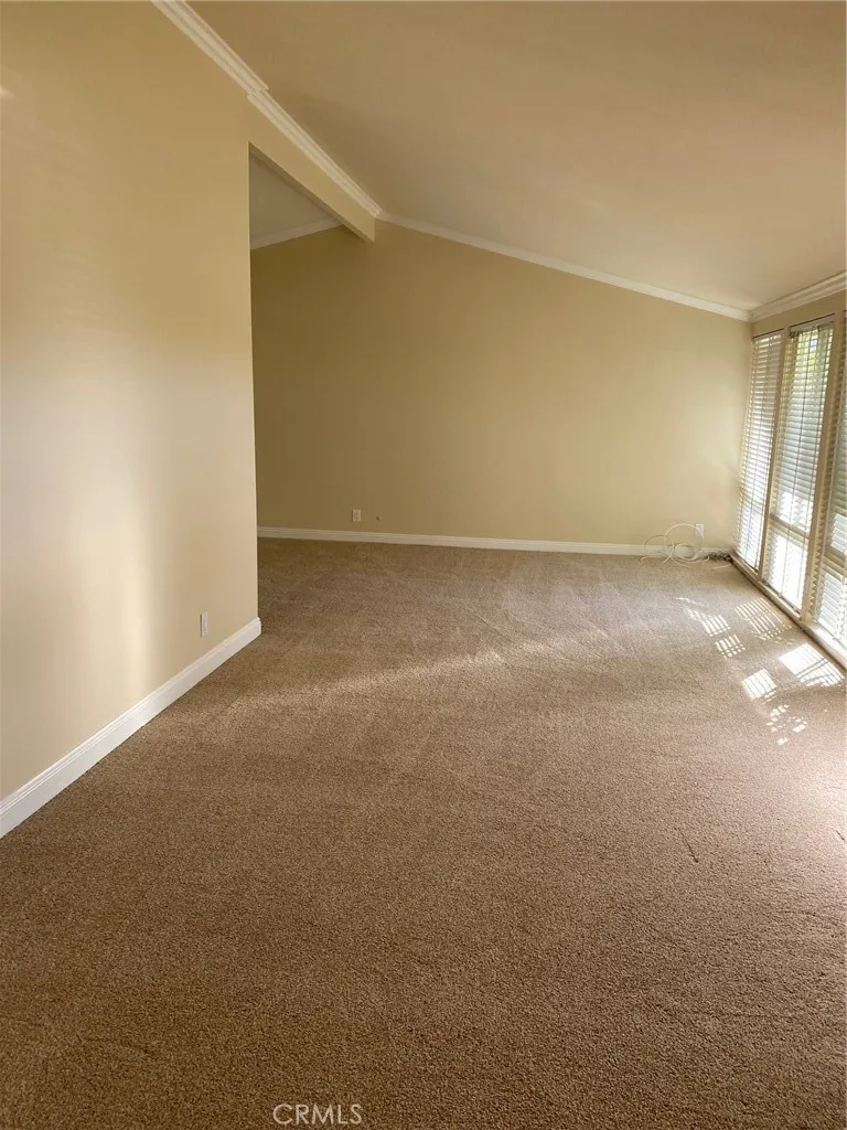 3352 Rowena Los Alamitos, CA 90720
