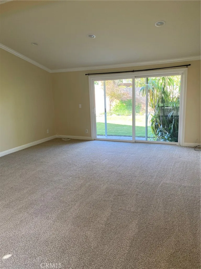 3352 Rowena Los Alamitos, CA 90720