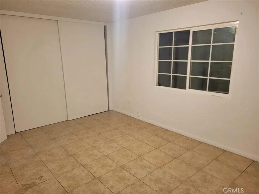 34327 Paris Barstow, CA 92311
