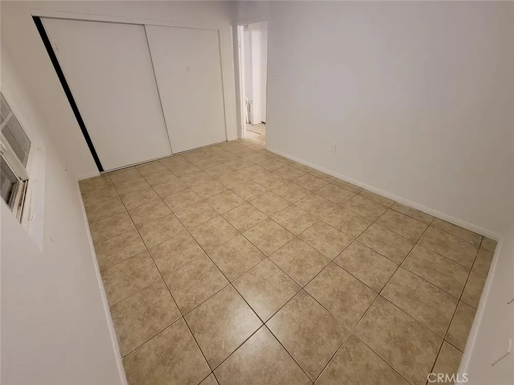 34327 Paris Barstow, CA 92311