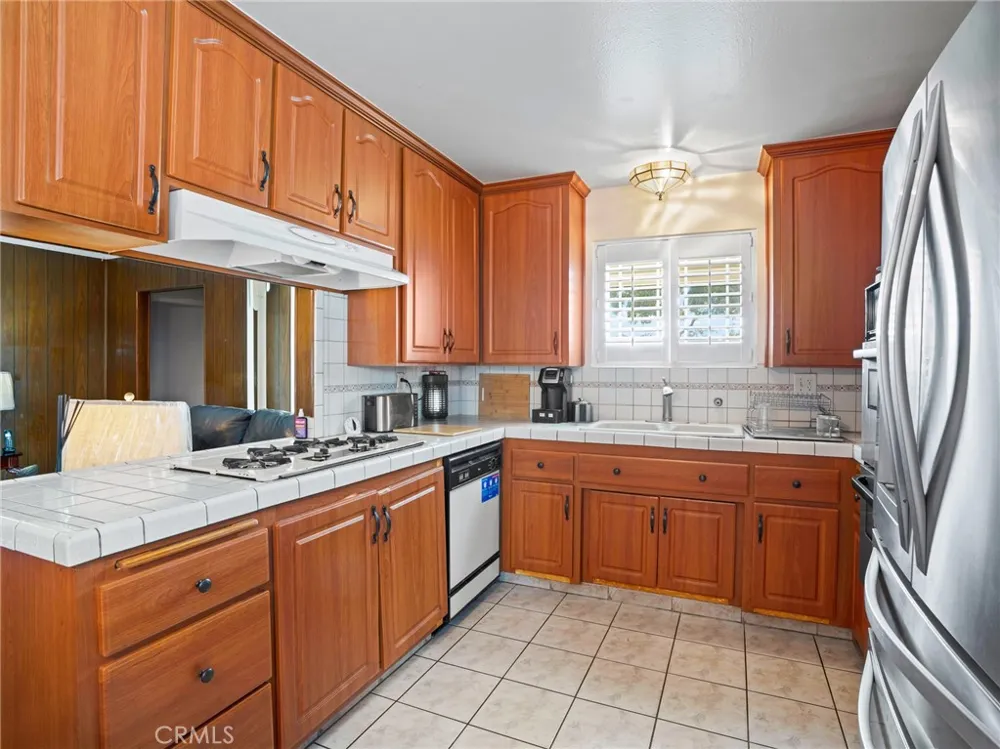 19102 Enslow Carson, CA 90746
