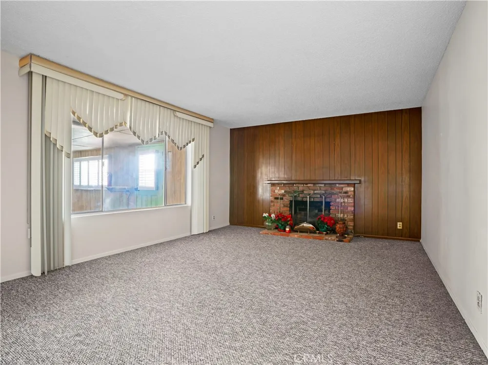 19102 Enslow Carson, CA 90746