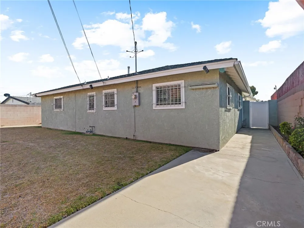 19102 Enslow Carson, CA 90746