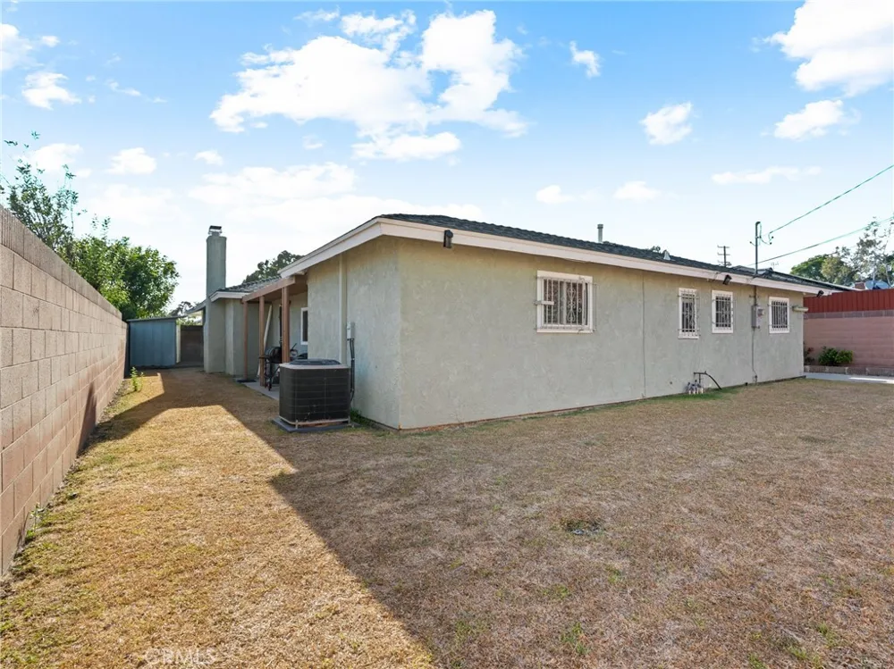 19102 Enslow Carson, CA 90746