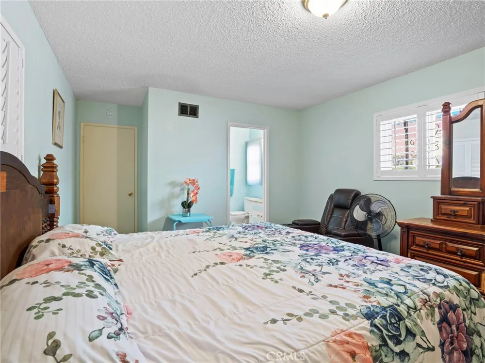 19102 Enslow Carson, CA 90746