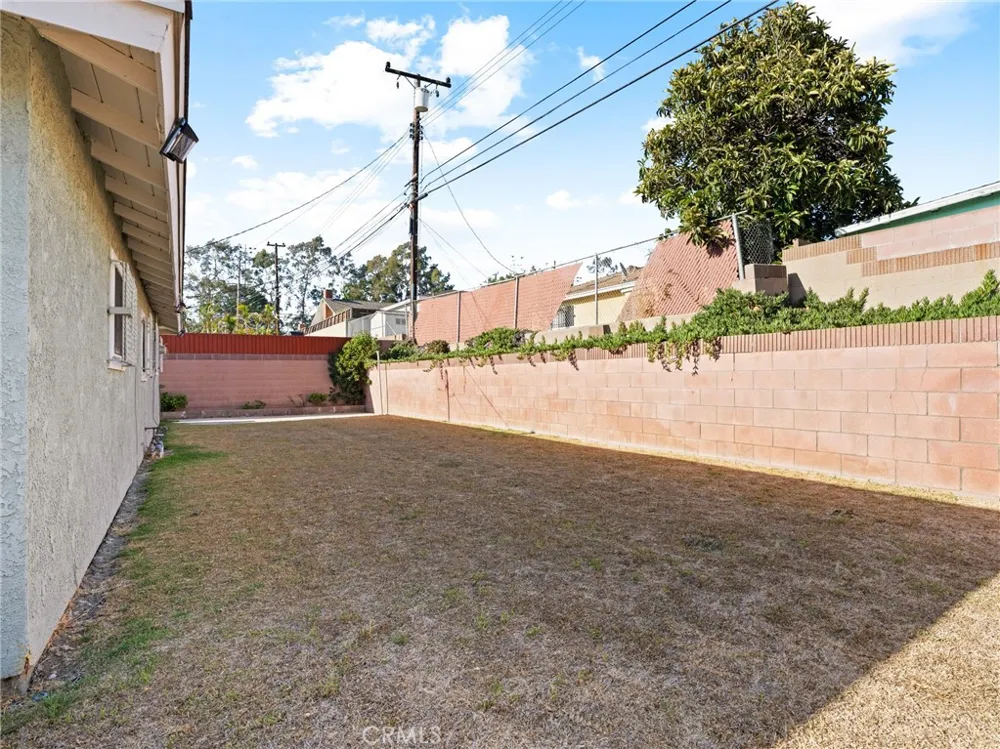 19102 Enslow Carson, CA 90746
