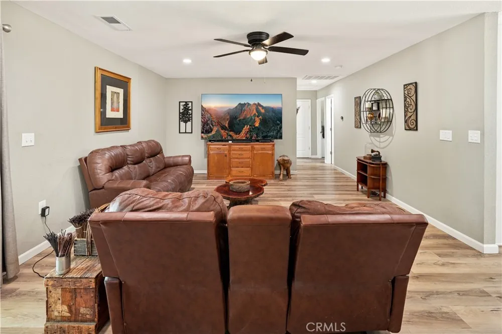 38696 Sierra Lakes Dr. Oakhurst, CA 93644