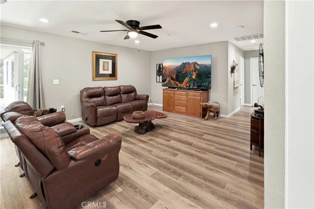 38696 Sierra Lakes Dr. Oakhurst, CA 93644