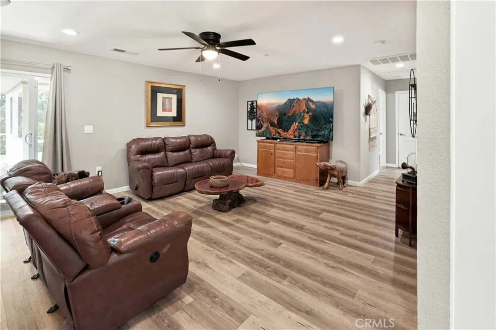 38696 Sierra Lakes Dr. Oakhurst, CA 93644