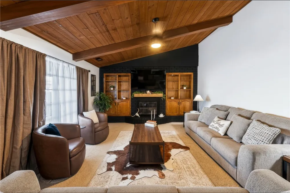 1307 S Arkle Street Visalia, CA 93292