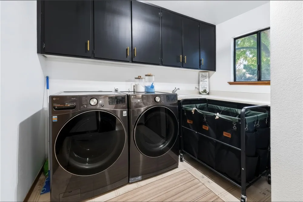 1307 S Arkle Street Visalia, CA 93292