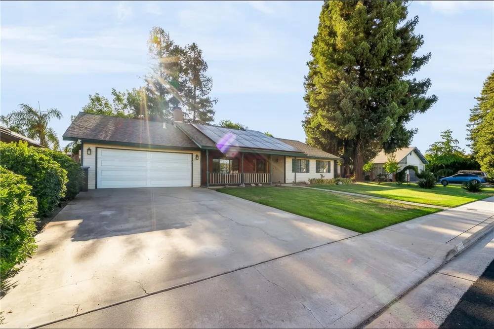 1307 S Arkle Street Visalia, CA 93292