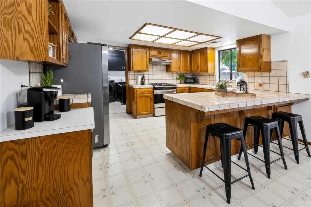 1307 S Arkle Street Visalia, CA 93292