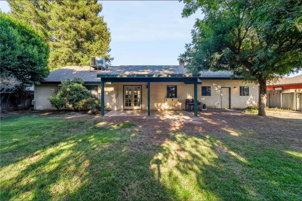 1307 S Arkle Street Visalia, CA 93292