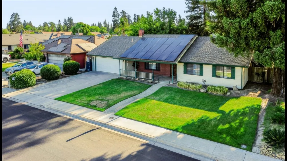 1307 S Arkle Street Visalia, CA 93292