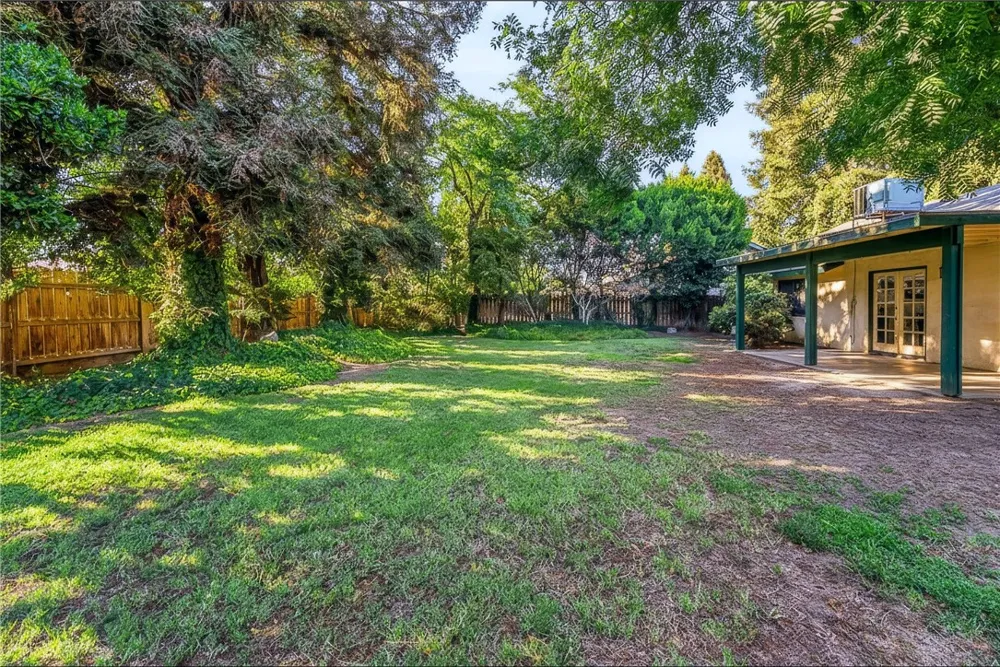 1307 S Arkle Street Visalia, CA 93292