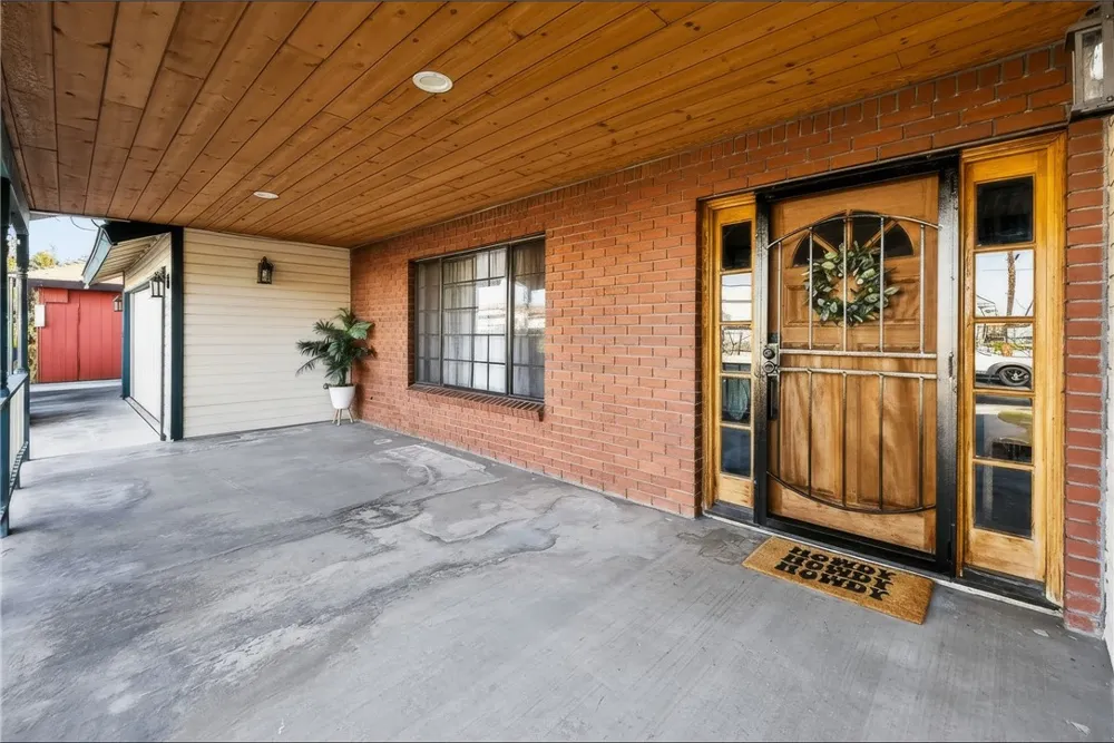 1307 S Arkle Street Visalia, CA 93292