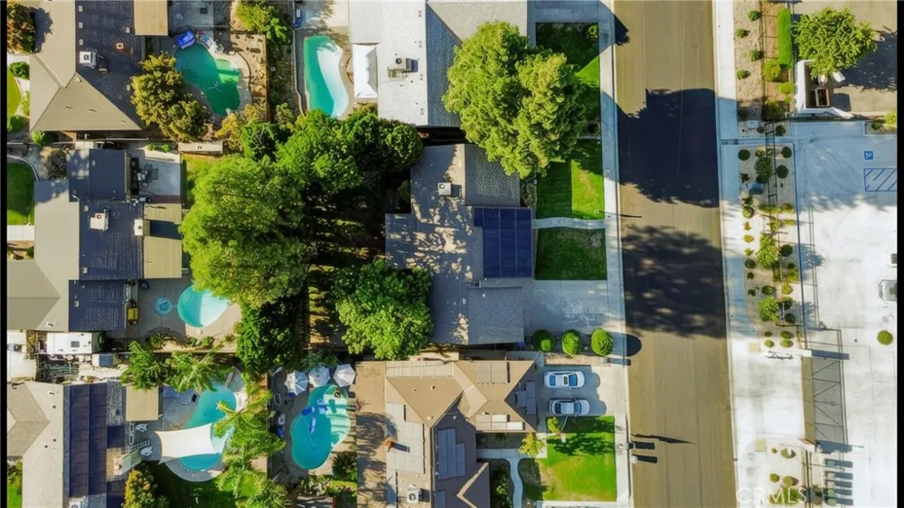 1307 S Arkle Street Visalia, CA 93292