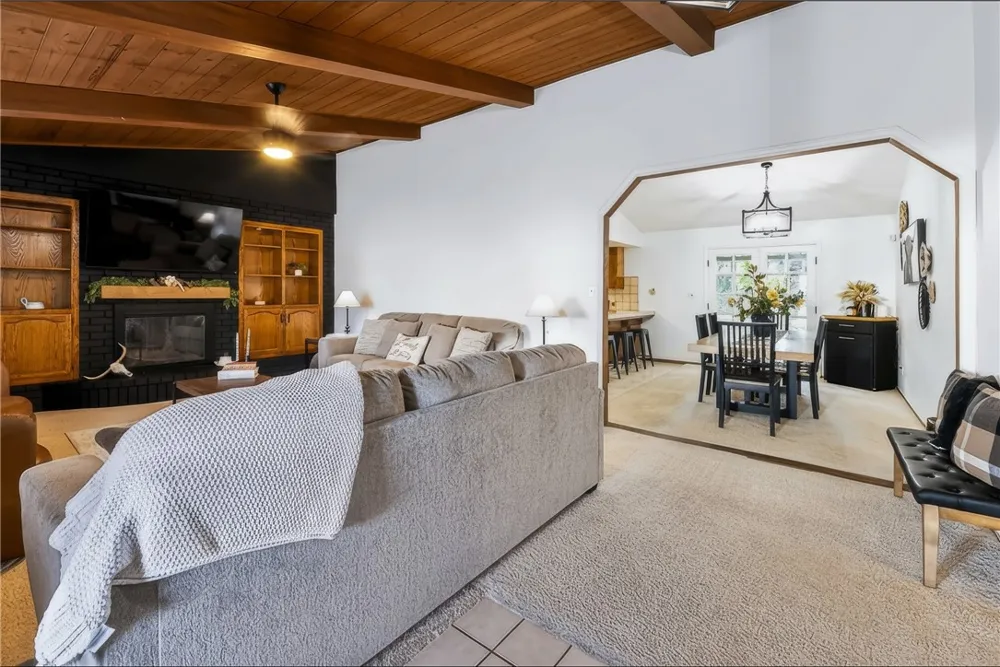 1307 S Arkle Street Visalia, CA 93292