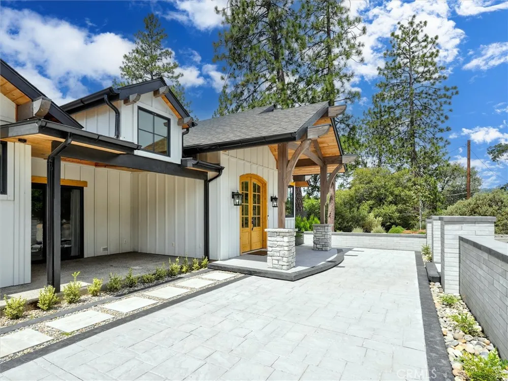51291 Buckskin Lane Oakhurst, CA 93644