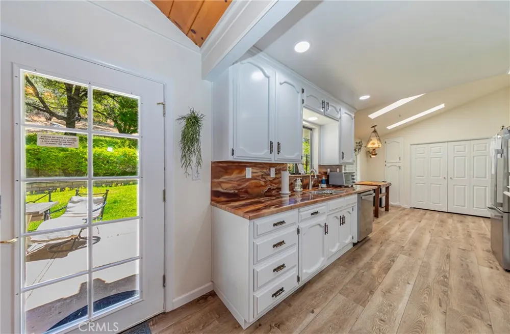 42395 Maples Lane Oakhurst, CA 93644