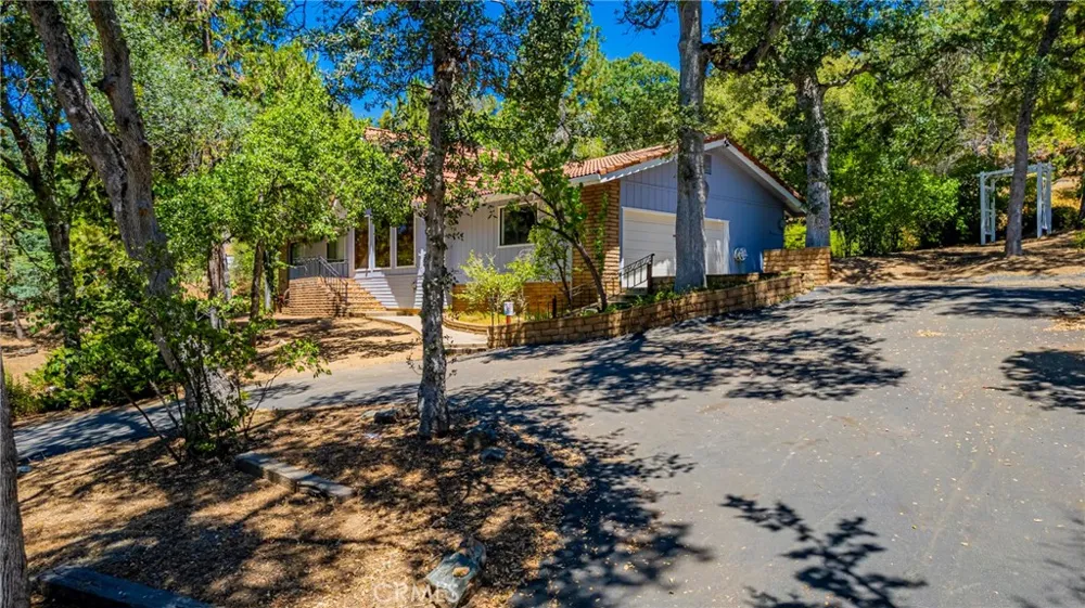 42395 Maples Lane Oakhurst, CA 93644