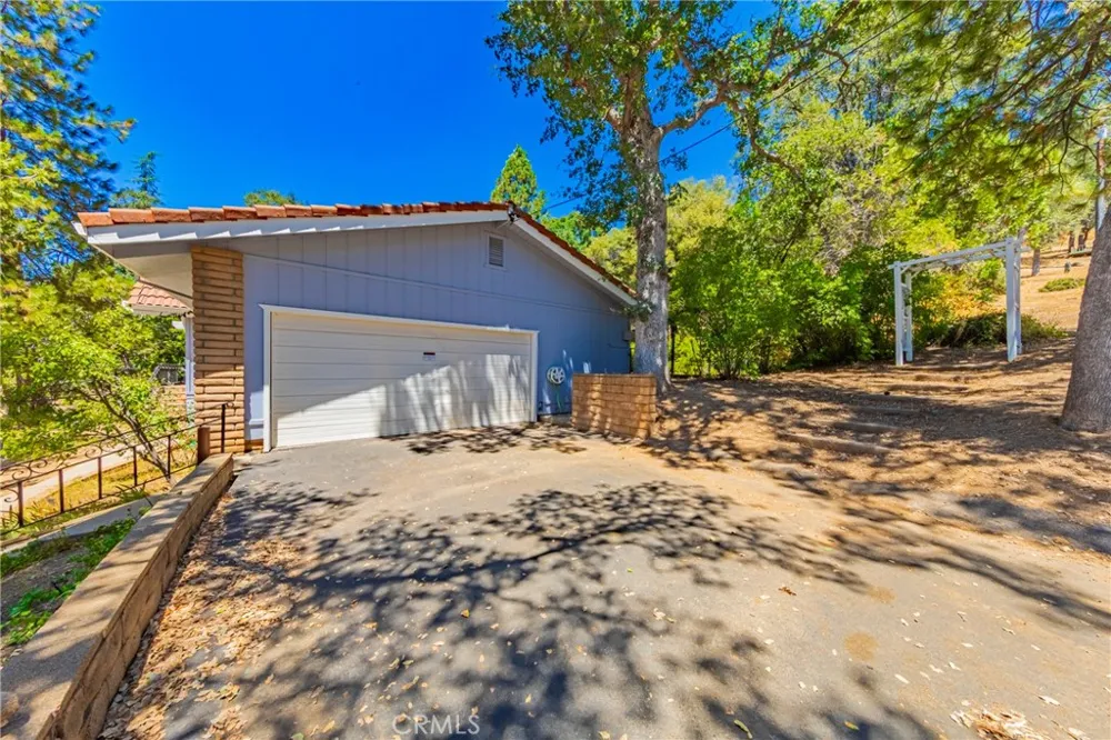42395 Maples Lane Oakhurst, CA 93644