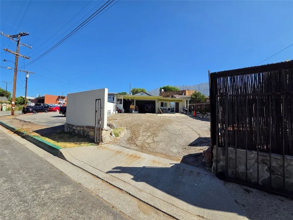 3251 Kentucky Glendale, CA 91214