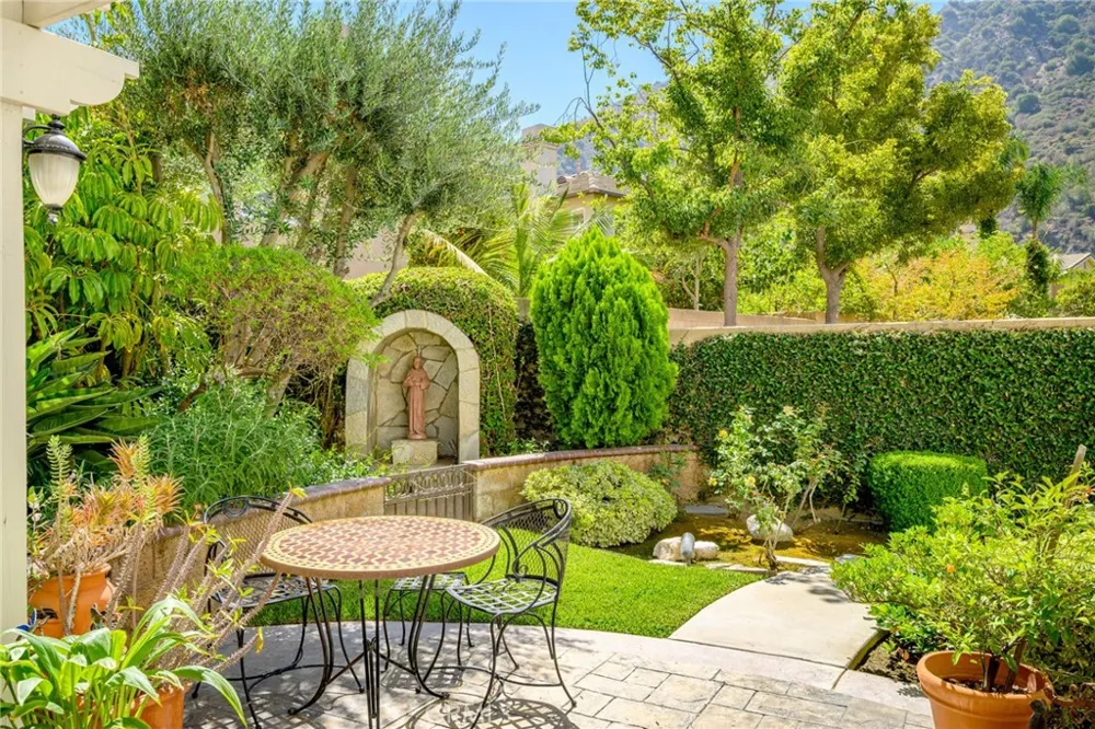 32 Mossdale Court Azusa, CA 91702