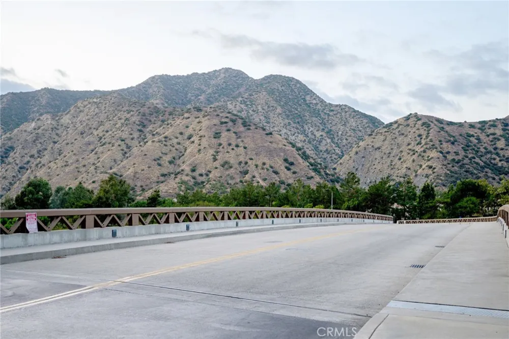 32 Mossdale Court Azusa, CA 91702