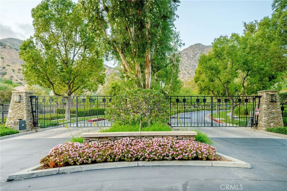 32 Mossdale Court Azusa, CA 91702