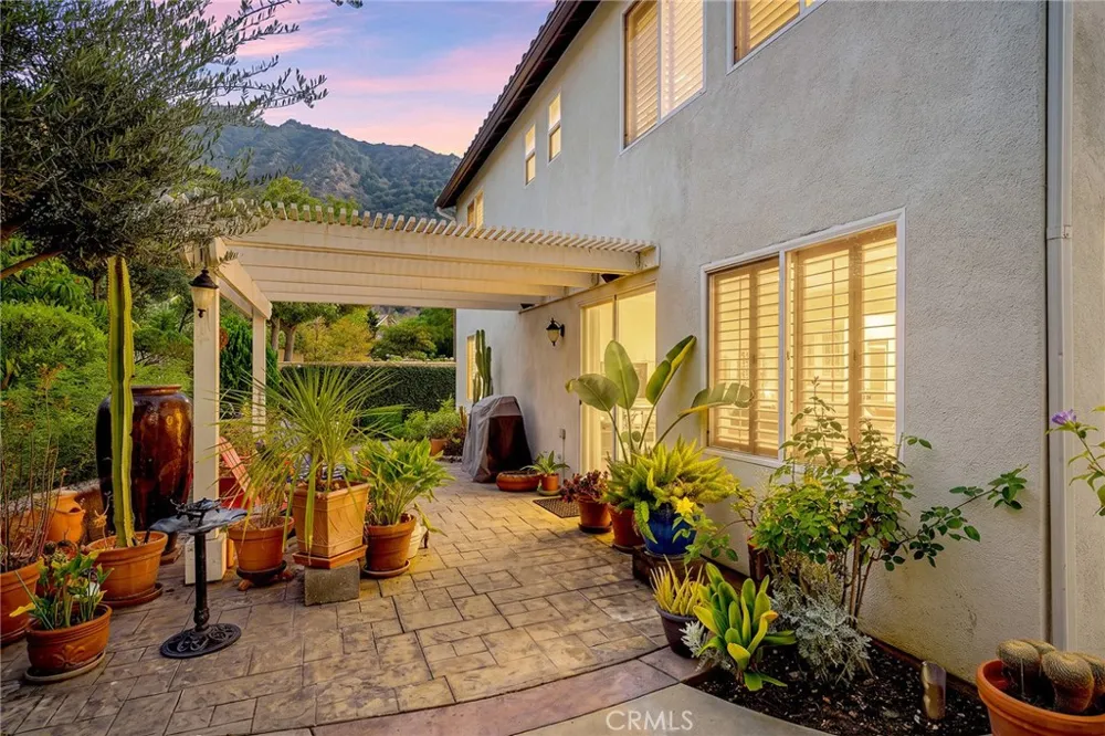 32 Mossdale Court Azusa, CA 91702