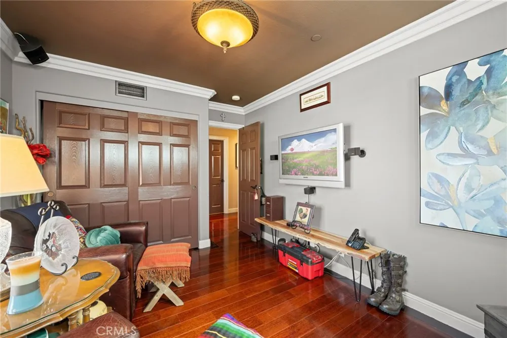 32 Mossdale Court Azusa, CA 91702