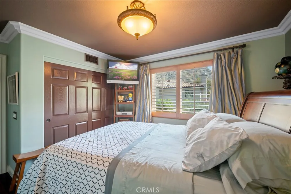 32 Mossdale Court Azusa, CA 91702