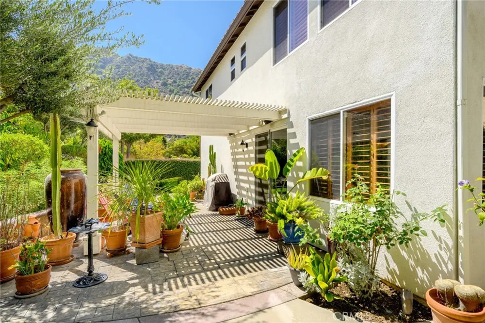 32 Mossdale Court Azusa, CA 91702