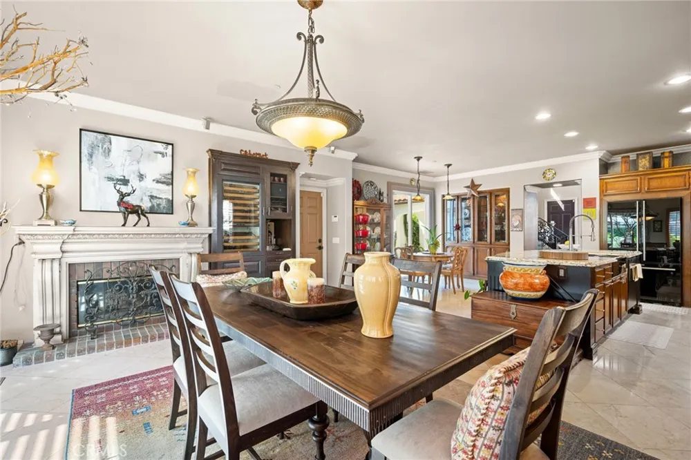 32 Mossdale Court Azusa, CA 91702