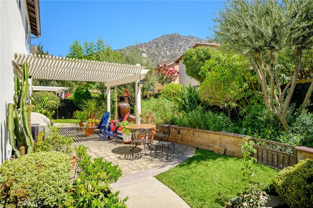 32 Mossdale Court Azusa, CA 91702