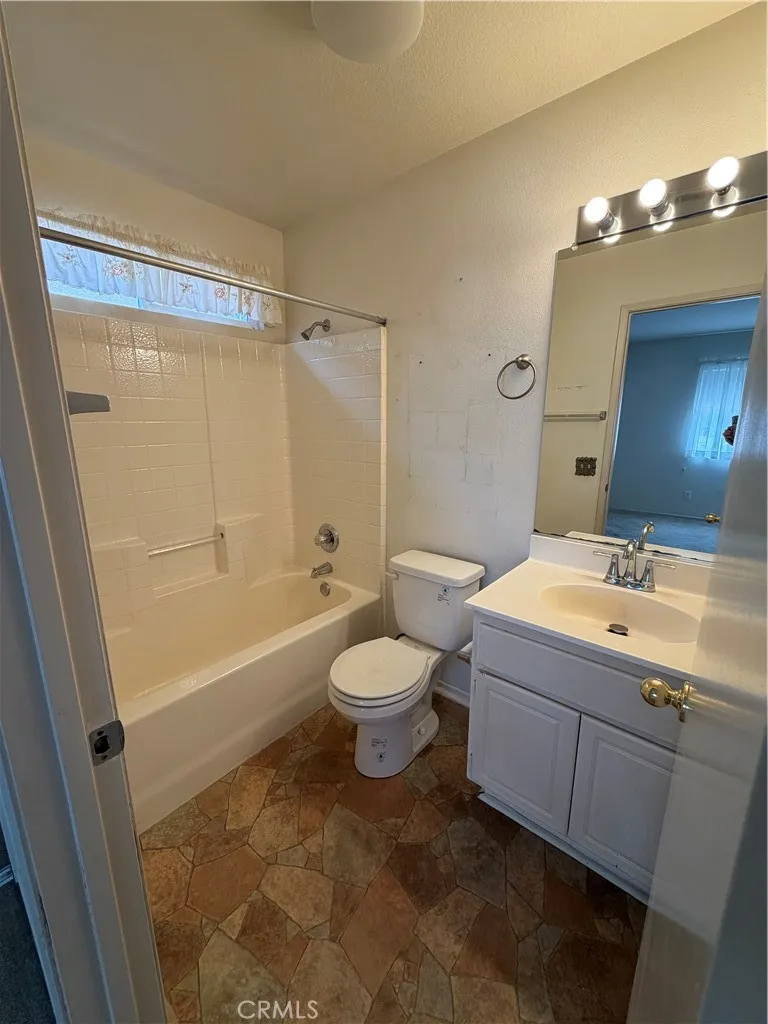 14699 Queen Valley Victorville, CA 92394
