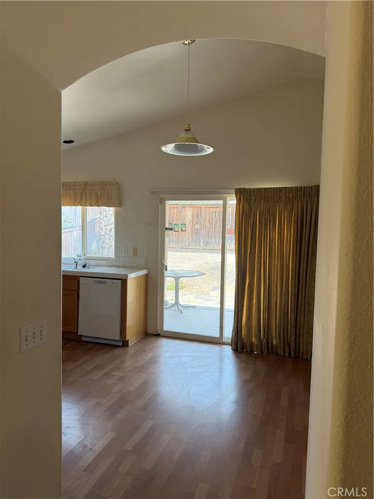 14699 Queen Valley Victorville, CA 92394