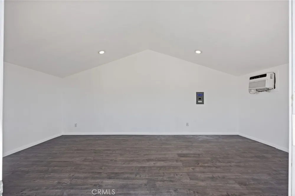19403 Oneida Court Apple Valley, CA 92307